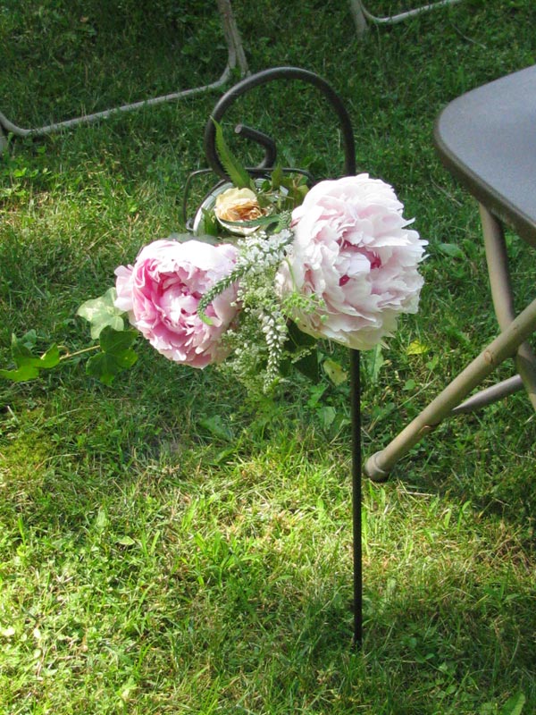 Frog Pond – aisle flowers – slide 2