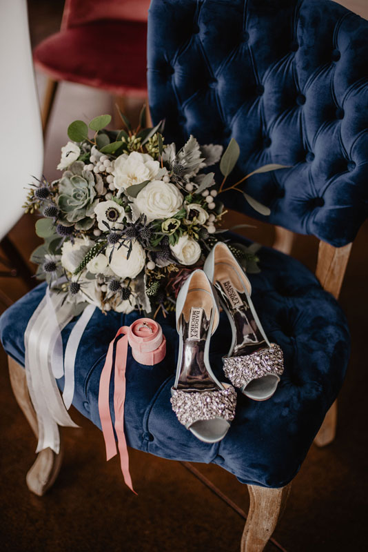 Sinclair – bride bouquet-shoes – slide 1